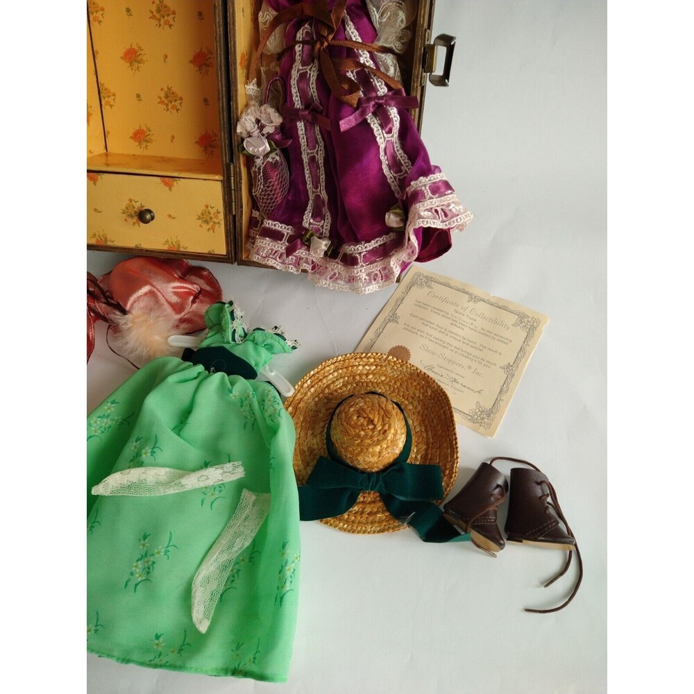 Doll Show Stopper Tara's Trunk W/ Certificate Dresses Shoes Green Eyes - Picture 4 of 8